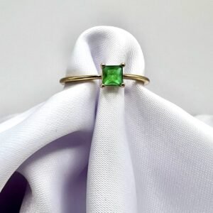 Anillo circon verde cuadrado